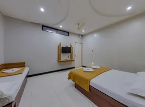 Hotel Adarsh 5 Minute Walk From Mahalaxmi Temple Kolhapur - Image 2
