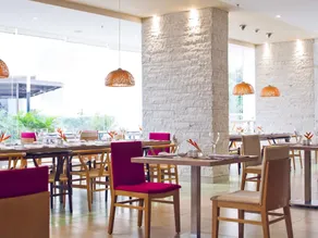 Courtyard by Marriott Santa Marta Resort - Image 4