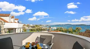 Aquarius Apartments - Beachside with Heated Pool - Image 5