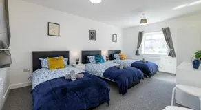 4BR New Build - Near Ferry Port - Great for Groups - Image 2