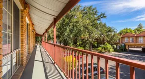 Cathedral Motor Inn - Image 4