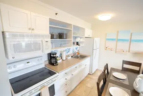 Tower 2 Suite 1208 -QQE condo - Image 3
