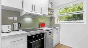 Charming 2-Bed Near River & City - Image 4