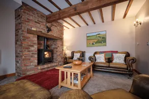 Humble Bee Cottage - Image 2