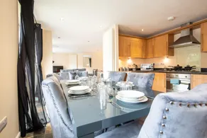 Apartment 9 - Image 2