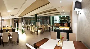 Hotel Piano - Image 2