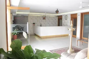 Issacs The Resort - Image 4