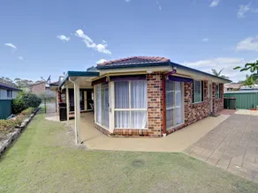 The Bay House, 48 Government Road Shoal Bay Ducted air conditioning 5 bedroom holiday home with Wi Fi Foxtel - Image 2