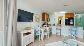 Family-friendly Gulf view condo with beach chair & umbrella shared pool hot tub - Image 4