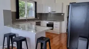 Modern 1 bedroom studio free parking close to CBD - Image 4