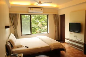 Hotel Royal Regency - Image 2