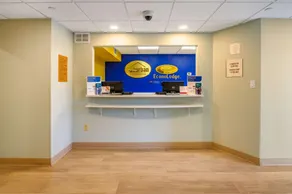 Econo Lodge Hammond - Image 4