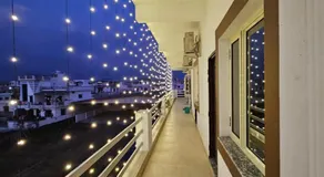 Hotel YesWell - Best Hotel Near Jolly Grant Airport - Image 3