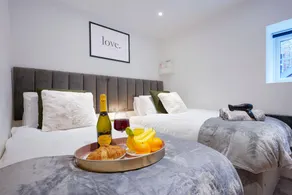 Stylish Apartment - City Centre - Yoko Property - Image 2