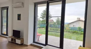 Lola seaview guest house. Уютный Домик в Варне - Image 3