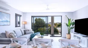 HOT Stylish Costal 3 ensuite apartment on Redcliffe, Brisbane - Image 2