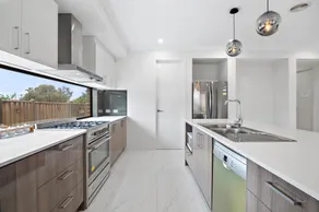Spacious 5-Bed Home in Peaceful Point Cook - Image 3