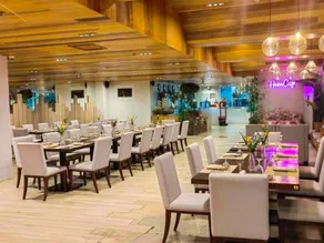Uncle Tom's Cabin Hotel - Image 2