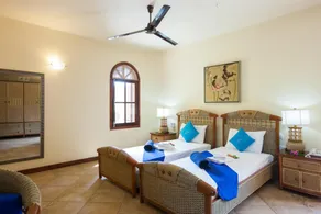 Castello Beach Hotel - Image 2