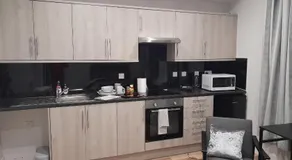 MJ Serviced Apartment up to 6 Guest - Luxurious living in West London next to Tube station & Central London - Image 3