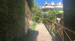 Luxury apartment at Lomas del Rey, Puente Romano - Image 5
