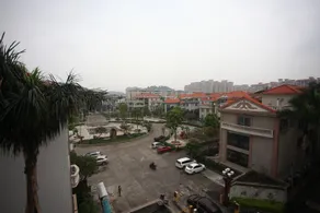 Longjin Business Apartment - Image 3