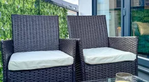 2-Bed Apartment in Greenwich with Balcony By LS2G Stays - Image 4