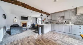 Cosy Apartment above Village Pub - Image 4