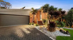 Beachside Weekender Retreat with Spa sleeps 11-13 - Image 5