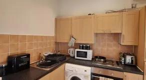 Spacious 2BR, 5 Min Walk to Anfield, Free Parking - Image 5