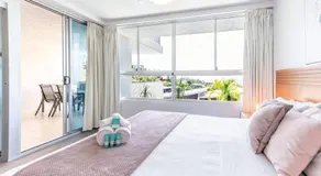 Azure Sea, Oceanviews, Wifi, 2 Pools + Gym - Image 2