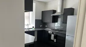 Central 3-Bed Seaside Apartment - Sleeps 5 - Image 4