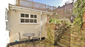 Courtyard Apartment - free off street parking, close to Hospitals, University, BBC, Clifton Village & more - Image 4