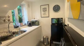 Peaceful Central Woodstock Retreat - Detached Annex with Parking - Image 2