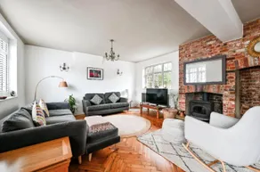 Elegant 3-Bed Home with Garden & Parking Near Stansted Airport - Image 2