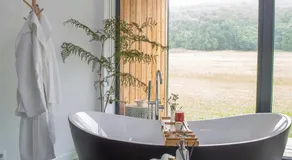 VIBE LUXURY CABINS - Image 3