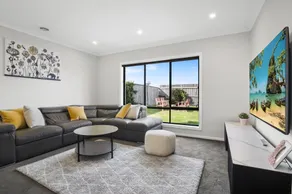 Garden Retreat 4-Bed House in Tarneit - Image 2