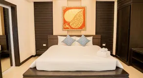 Lulu Hotel at The Glasshouse Lion Café - Image 4