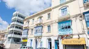Seafront apartment between Valletta and Sliema - Image 5