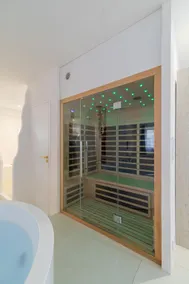 Suite romantique Santorini avec Balnéo & Sauna - Image 5
