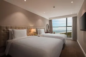 Ocean View 100m2 King Bed 20th Floor In Sheraton - Image 4