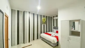 RedDoorz Plus @ Rawamangun - Image 2