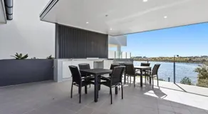 Water View 2BR Apt with Fast WiFi, Pool and Parking - Image 4