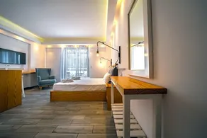 Porto Kalamaki Hotel - Image 5