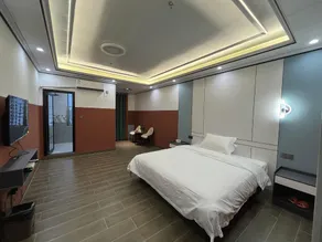 Golden Nest Hotel - Image 2