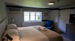 The Woolpack Hotel - Image 5