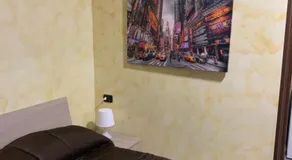 Airport Bedroom House - Image 3