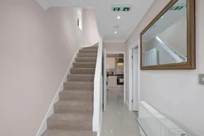 Stylish 4-bedroom, 2-Bathroom Home in Brightside Avenue - Image 4