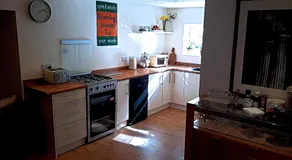 Crown House & Lodges B&B - Image 4