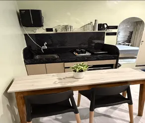 Elara: Luxury Studio in Lane5 Kp|WiFi AC Smart TV - Image 3